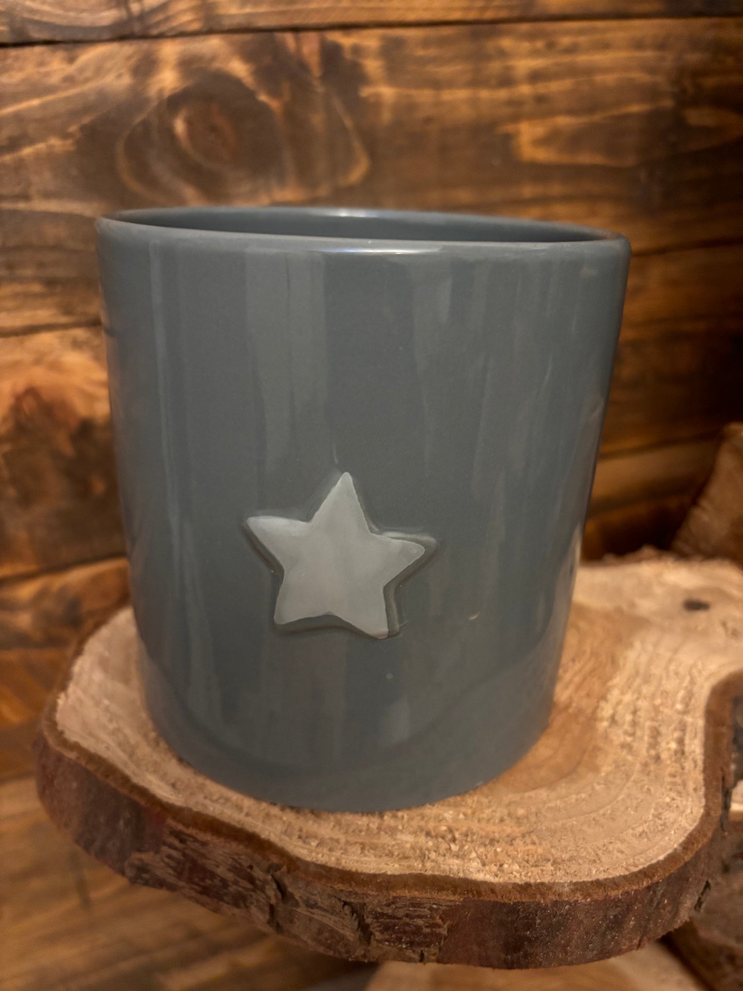 Plant pot with star detail