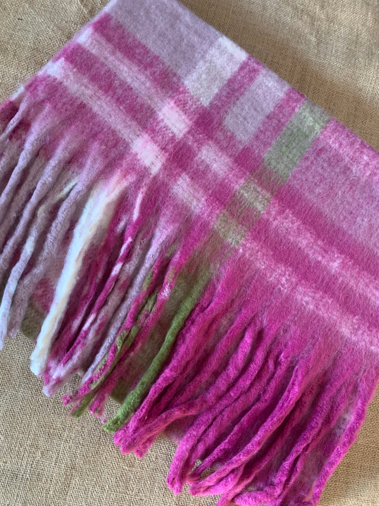 Cosy large check blanket scarf - Fuchsia Pink